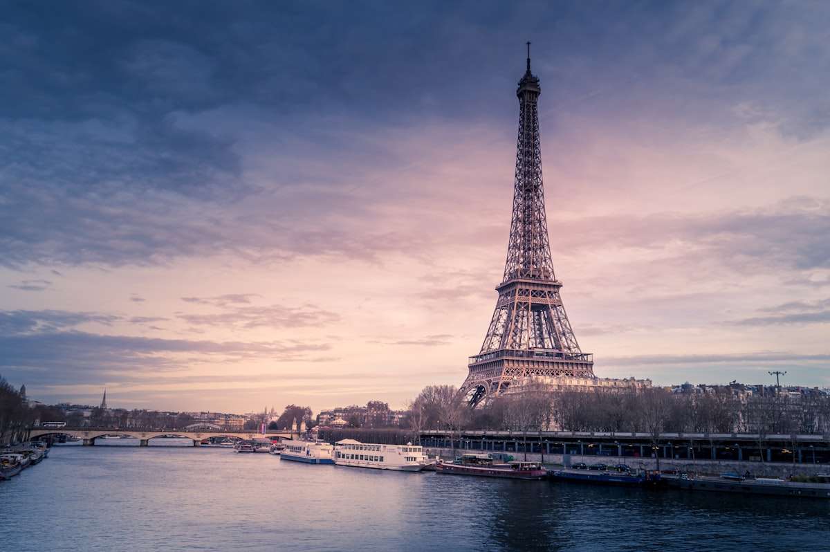 Affordable United Airlines flights to Paris France